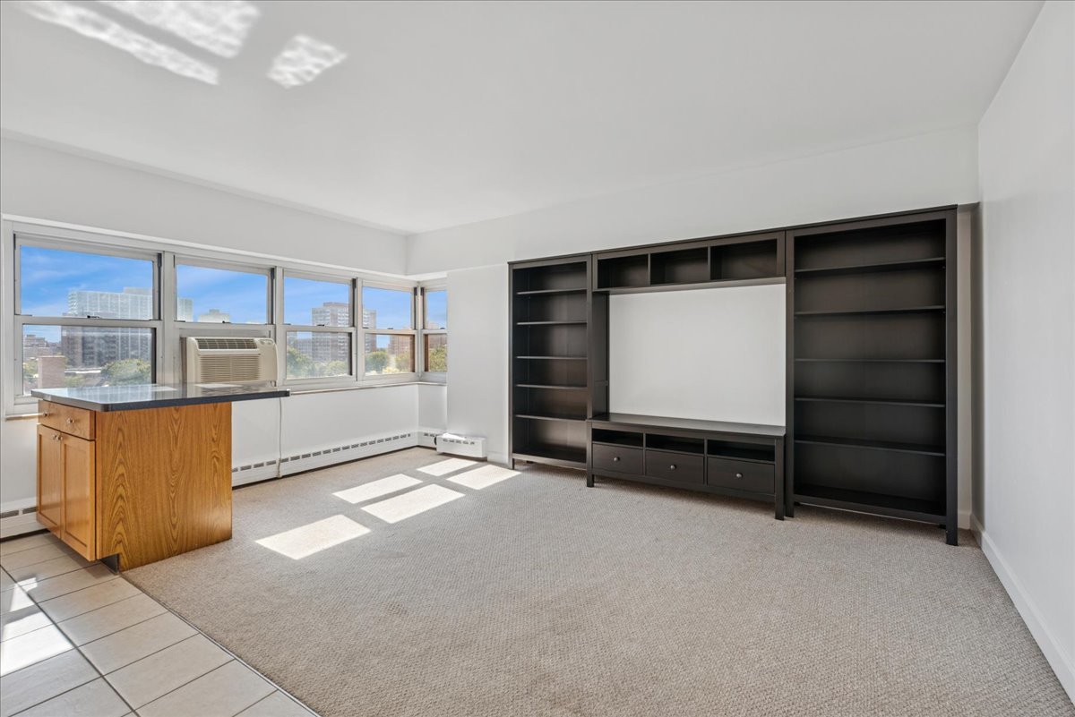 4960 N Marine Drive 816