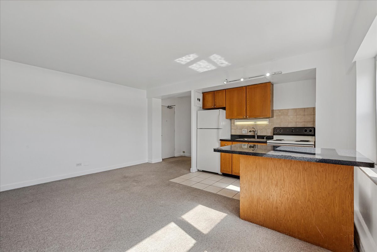 4960 N Marine Drive 816