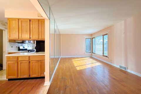 Tiny photo for 508 W Lonnquist Boulevard, Mount Prospect, IL 60056 (MLS # 12568092)