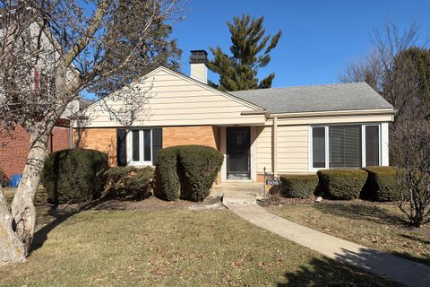 Photo of 508 W Lonnquist Boulevard, Mount Prospect, IL 60056 (MLS # 12568092)