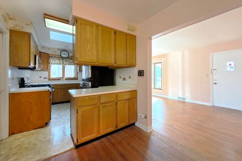 Tiny photo for 508 W Lonnquist Boulevard, Mount Prospect, IL 60056 (MLS # 12568092)