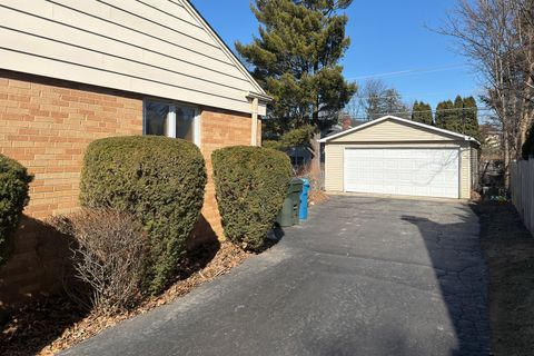 Tiny photo for 508 W Lonnquist Boulevard, Mount Prospect, IL 60056 (MLS # 12568092)