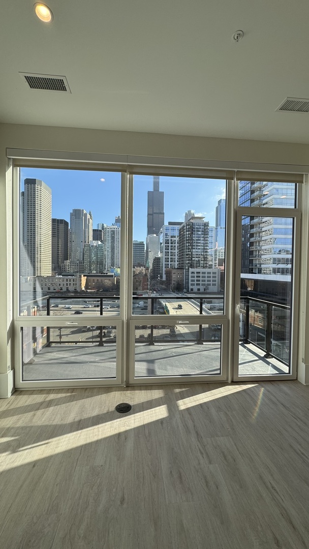 812 W Adams Street 301