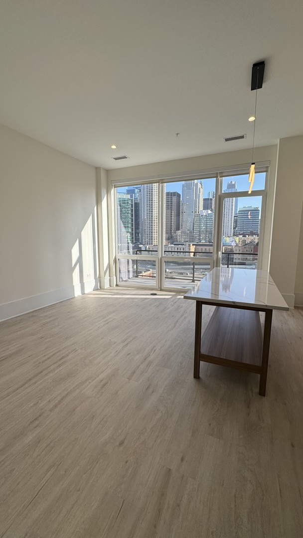 812 W Adams Street 301