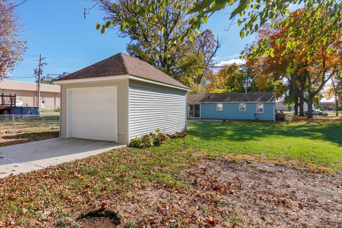 Gridley, Illinois 61744, United States, 2 Bedrooms Bedrooms, ,1 BathroomBathrooms,Residential,Pending,237017