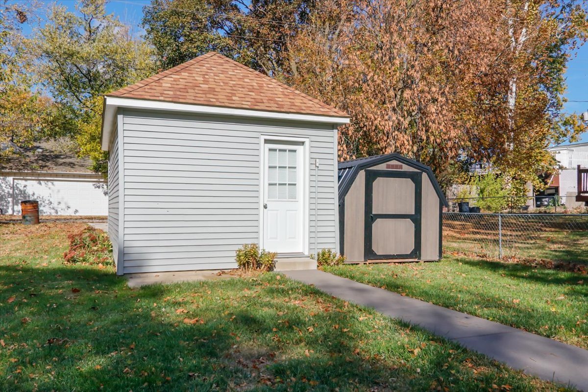 Gridley, Illinois 61744, United States, 2 Bedrooms Bedrooms, ,1 BathroomBathrooms,Residential,Pending,237017