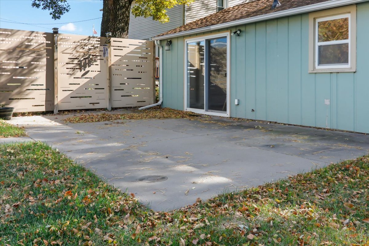 Gridley, Illinois 61744, United States, 2 Bedrooms Bedrooms, ,1 BathroomBathrooms,Residential,Pending,237017