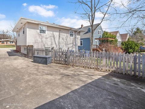 Tiny photo for 319 5th Street, Downers Grove, IL 60515 (MLS # 12598212)