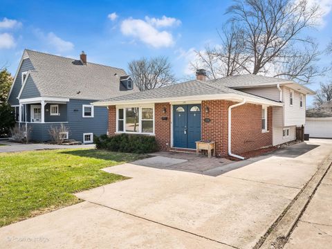 Photo of 319 5th Street, Downers Grove, IL 60515 (MLS # 12598212)