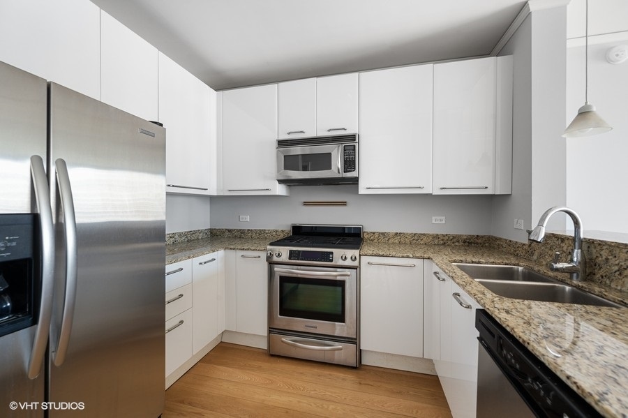 450 E WATERSIDE Drive 2001