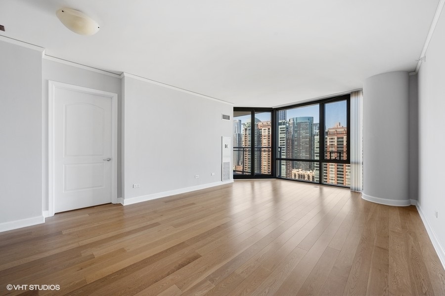 450 E WATERSIDE Drive 2001
