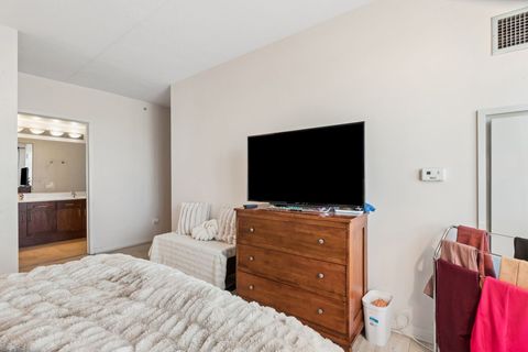 Tiny photo for 900 CHICAGO Avenue #609, Evanston, IL 60202 (MLS # 12569102)