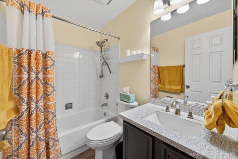 Tiny photo for 634 Village Road #B, Crystal Lake, IL 60014 (MLS # 12670182)