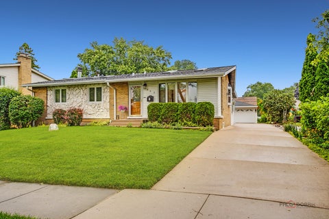Photo of 605 N Windsor Drive, Mount Prospect, IL 60056 (MLS # 12720072)