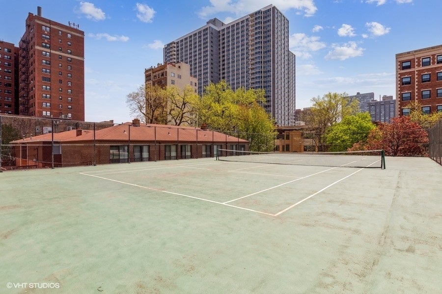4343 N Clarendon Avenue 1518