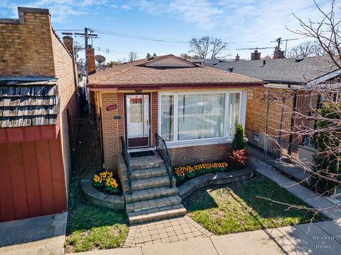 Photo of 7615 W Addison Street, Chicago, IL 60634 (MLS # 12616427)