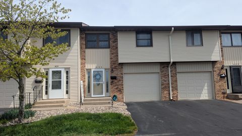 Photo of 4023 Lillie Avenue #404, Davenport, IA 52806 (MLS # 12630687)