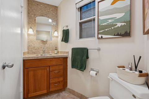 Tiny photo for 700 W CORNELIA Avenue #1E, Chicago, IL 60657 (MLS # 12541975)