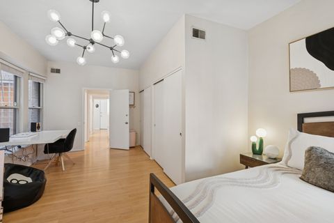 Tiny photo for 700 W CORNELIA Avenue #1E, Chicago, IL 60657 (MLS # 12541975)