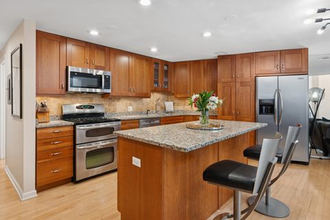 Tiny photo for 700 W CORNELIA Avenue #1E, Chicago, IL 60657 (MLS # 12541975)