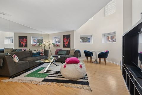 Tiny photo for 700 W CORNELIA Avenue #1E, Chicago, IL 60657 (MLS # 12541975)