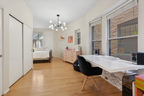 Tiny photo for 700 W CORNELIA Avenue #1E, Chicago, IL 60657 (MLS # 12541975)