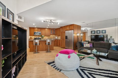 Tiny photo for 700 W CORNELIA Avenue #1E, Chicago, IL 60657 (MLS # 12541975)