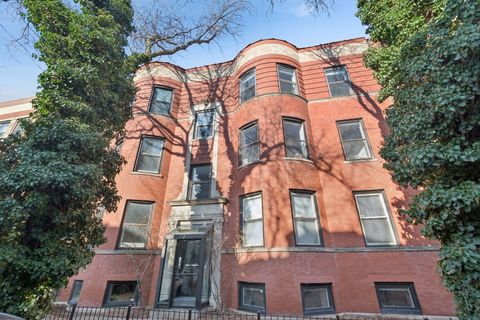 Photo of 700 W CORNELIA Avenue #1E, Chicago, IL 60657 (MLS # 12541975)