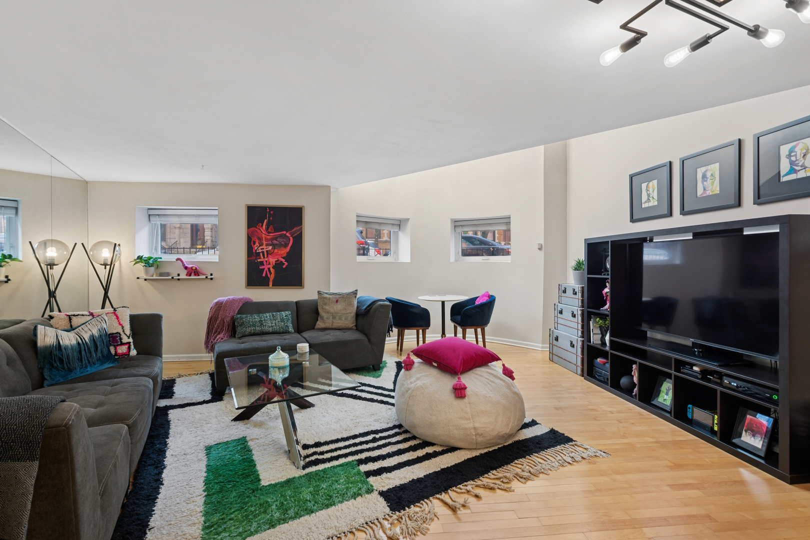 700 W CORNELIA Avenue 1E