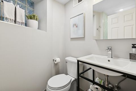 Tiny photo for 700 W CORNELIA Avenue #1E, Chicago, IL 60657 (MLS # 12541975)