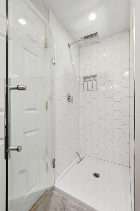 Tiny photo for 700 W CORNELIA Avenue #1E, Chicago, IL 60657 (MLS # 12541975)