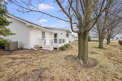 Tiny photo for 918 S Chicago Street #918, Geneseo, IL 61254 (MLS # 12587808)