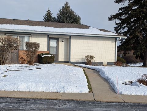 Tiny photo for 4712 W Oakwood Drive #4, McHenry, IL 60050 (MLS # 12532307)