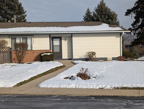 4712 W Oakwood Drive 4 McHenry IL 60050