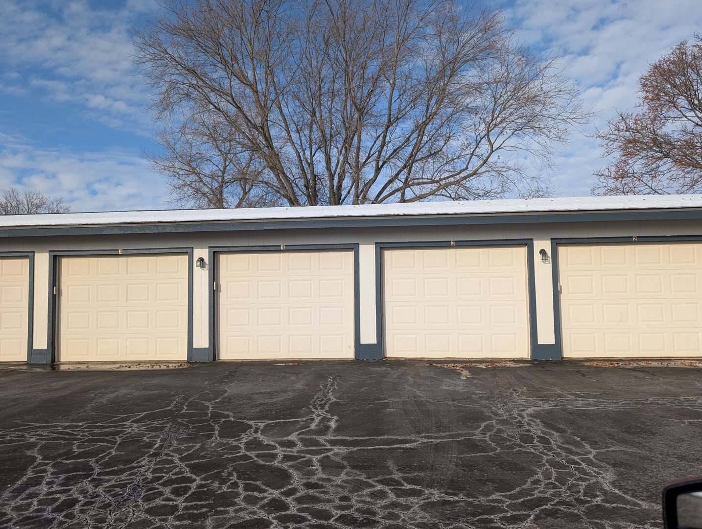 4712 W Oakwood Drive 4