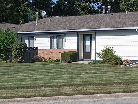 Tiny photo for 4712 W Oakwood Drive #4, McHenry, IL 60050 (MLS # 12532307)