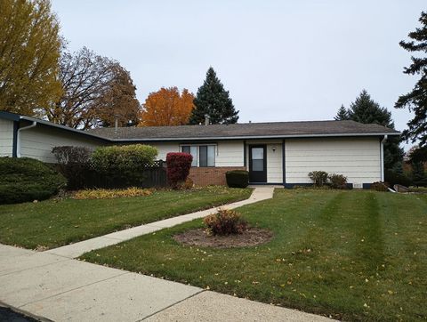 Tiny photo for 4712 W Oakwood Drive #4, McHenry, IL 60050 (MLS # 12532307)