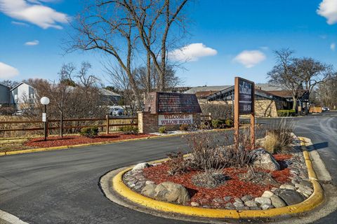 Tiny photo for 918 E OLD WILLOW Road #103, Prospect Heights, IL 60070 (MLS # 12544945)