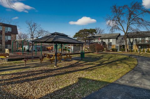 Tiny photo for 918 E OLD WILLOW Road #103, Prospect Heights, IL 60070 (MLS # 12544945)