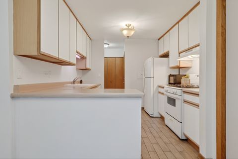 Tiny photo for 918 E OLD WILLOW Road #103, Prospect Heights, IL 60070 (MLS # 12544945)