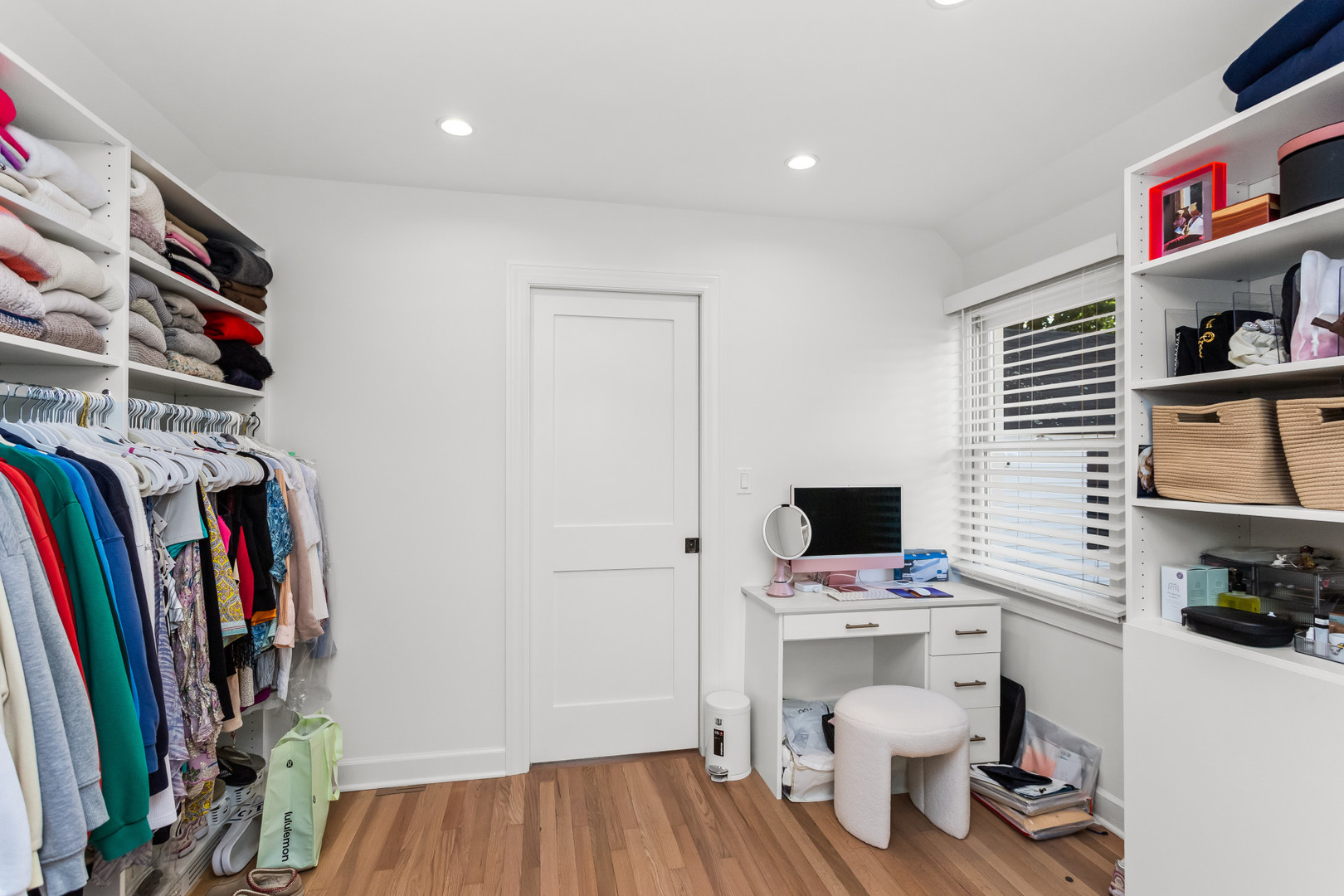 Highland Park, Illinois 60035, United States, 2 Bedrooms Bedrooms, ,2 BathroomsBathrooms,Residential,Active,228570