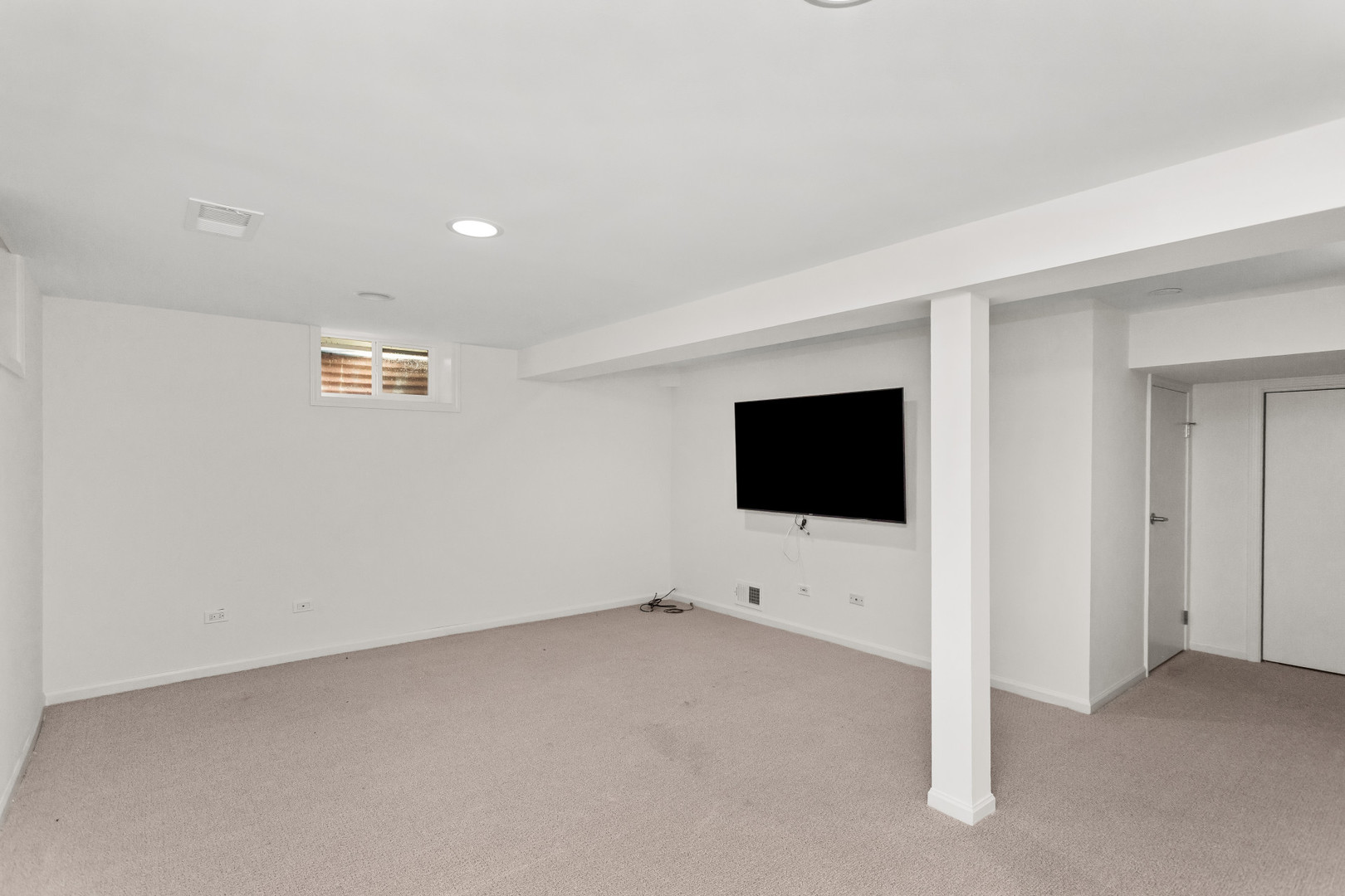 Highland Park, Illinois 60035, United States, 2 Bedrooms Bedrooms, ,2 BathroomsBathrooms,Residential,Active,228570