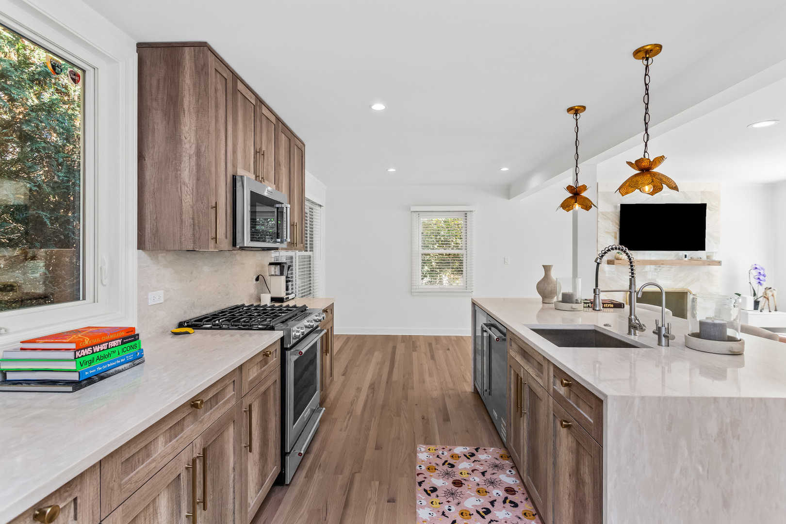 Highland Park, Illinois 60035, United States, 2 Bedrooms Bedrooms, ,2 BathroomsBathrooms,Residential,Active,228570