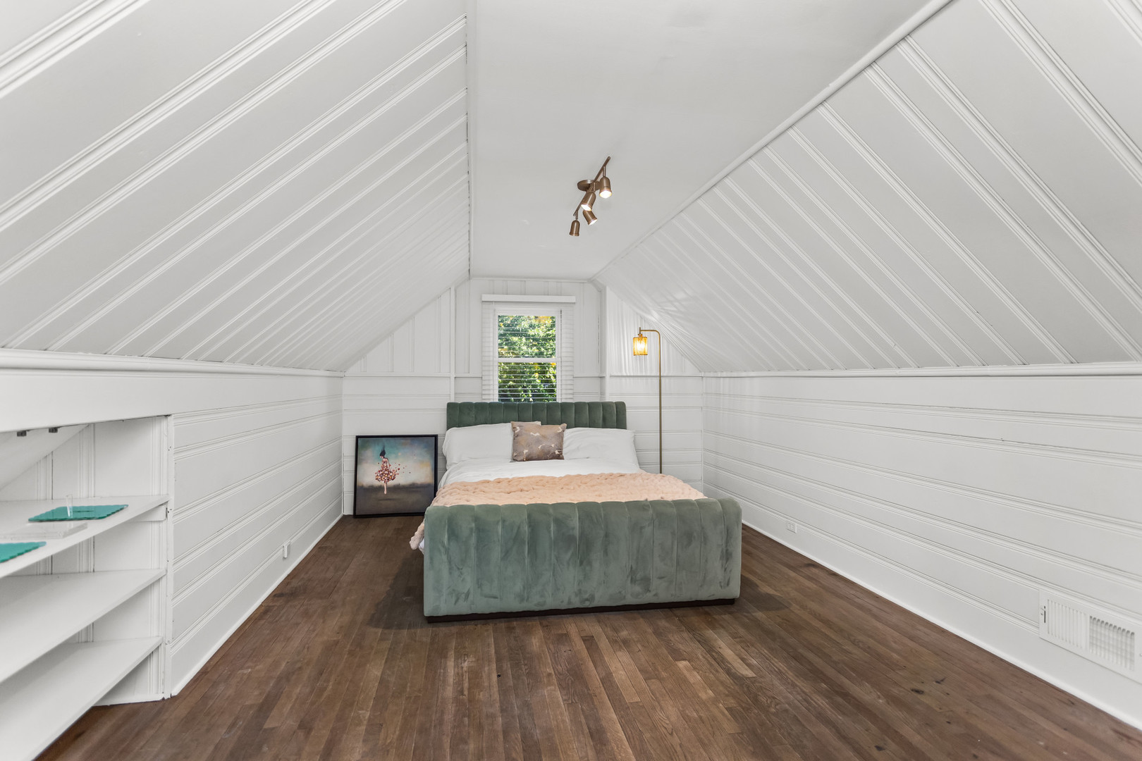 Highland Park, Illinois 60035, United States, 2 Bedrooms Bedrooms, ,2 BathroomsBathrooms,Residential,Active,228570