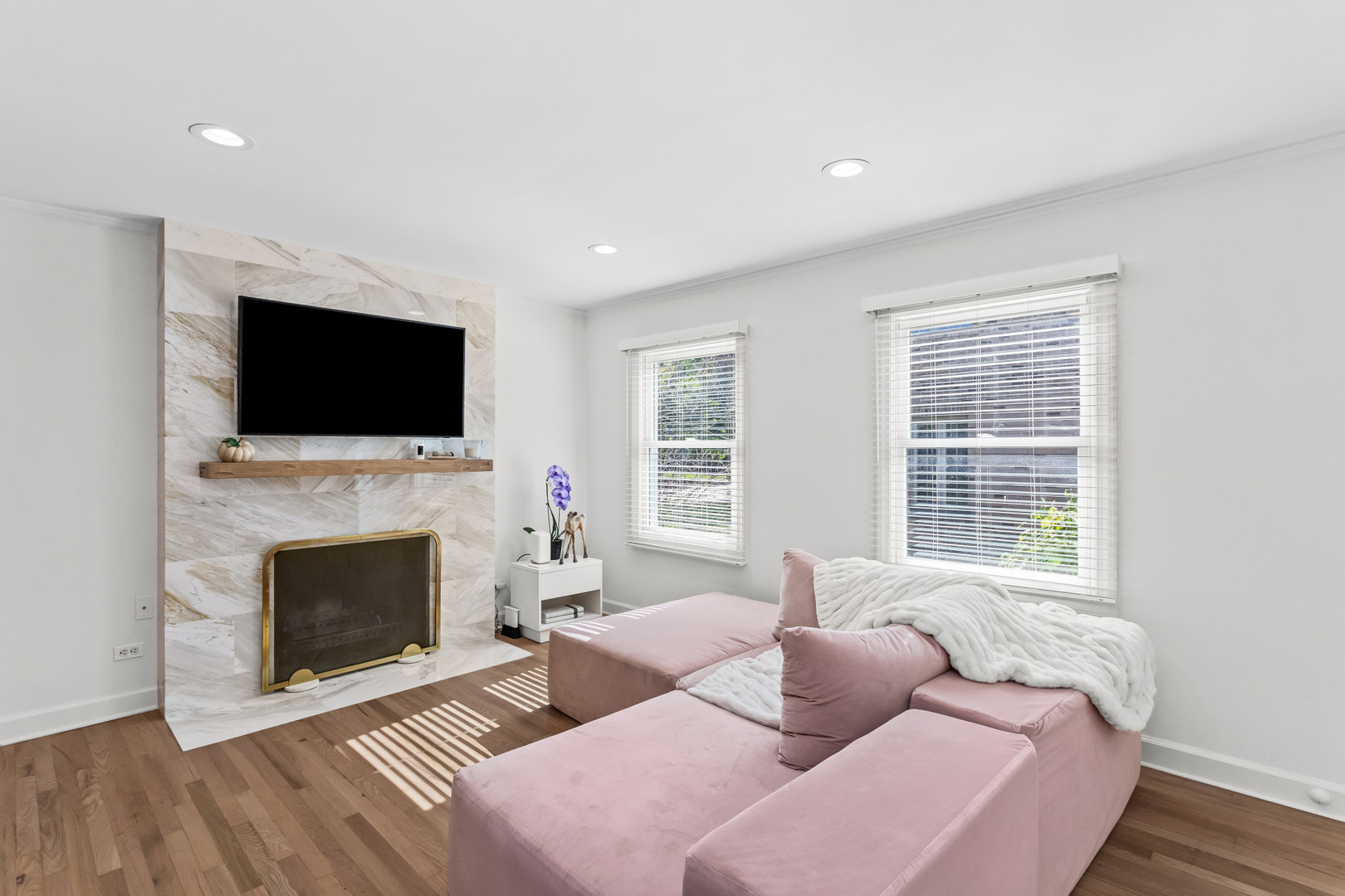 Highland Park, Illinois 60035, United States, 2 Bedrooms Bedrooms, ,2 BathroomsBathrooms,Residential,Active,228570