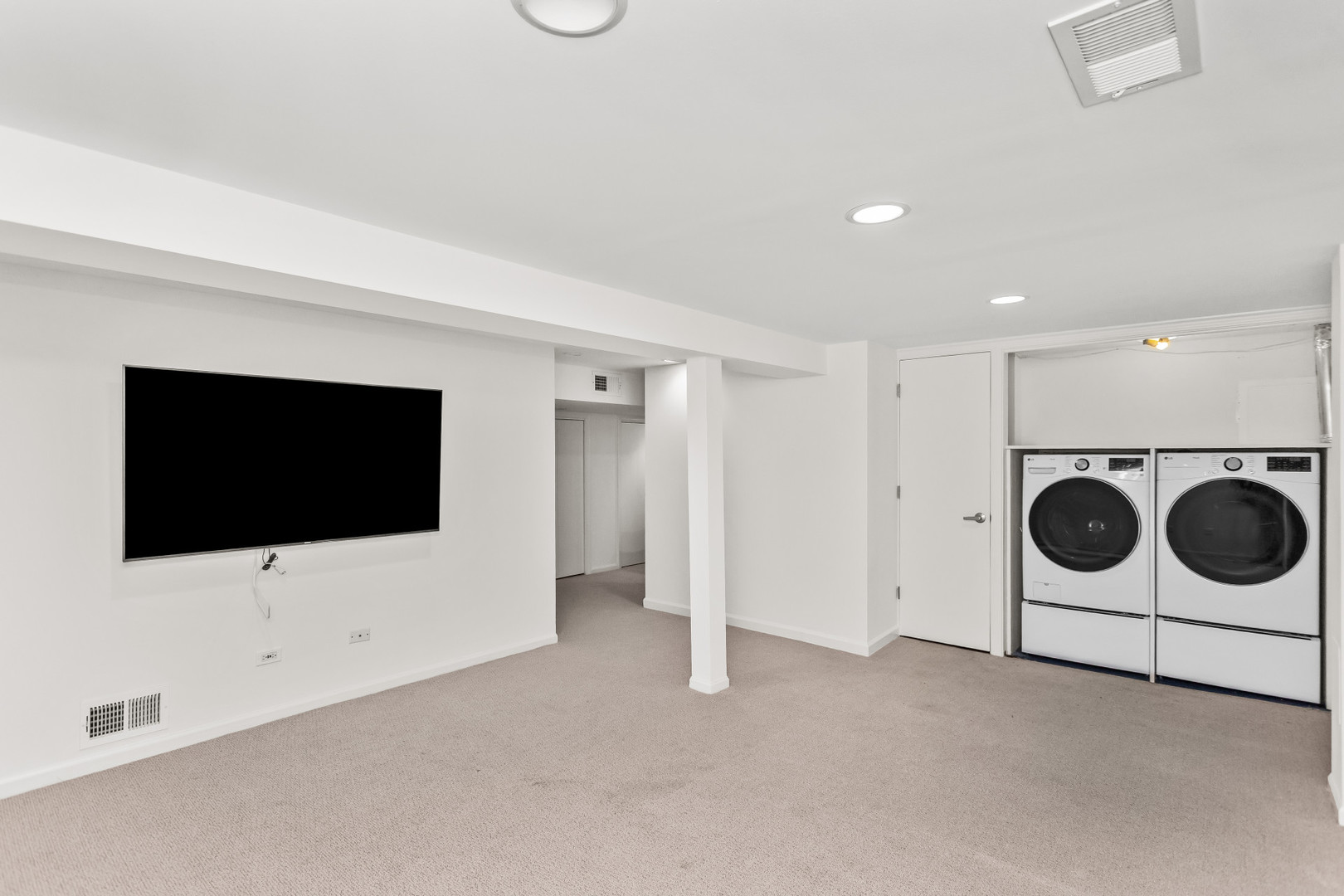 Highland Park, Illinois 60035, United States, 2 Bedrooms Bedrooms, ,2 BathroomsBathrooms,Residential,Active,228570