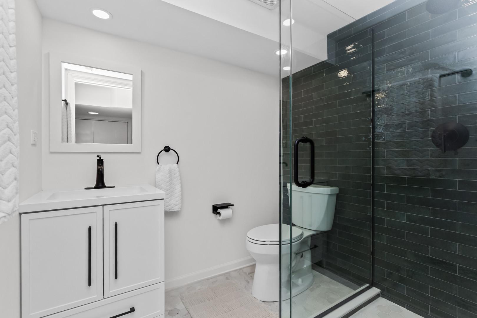 Highland Park, Illinois 60035, United States, 2 Bedrooms Bedrooms, ,2 BathroomsBathrooms,Residential,Active,228570