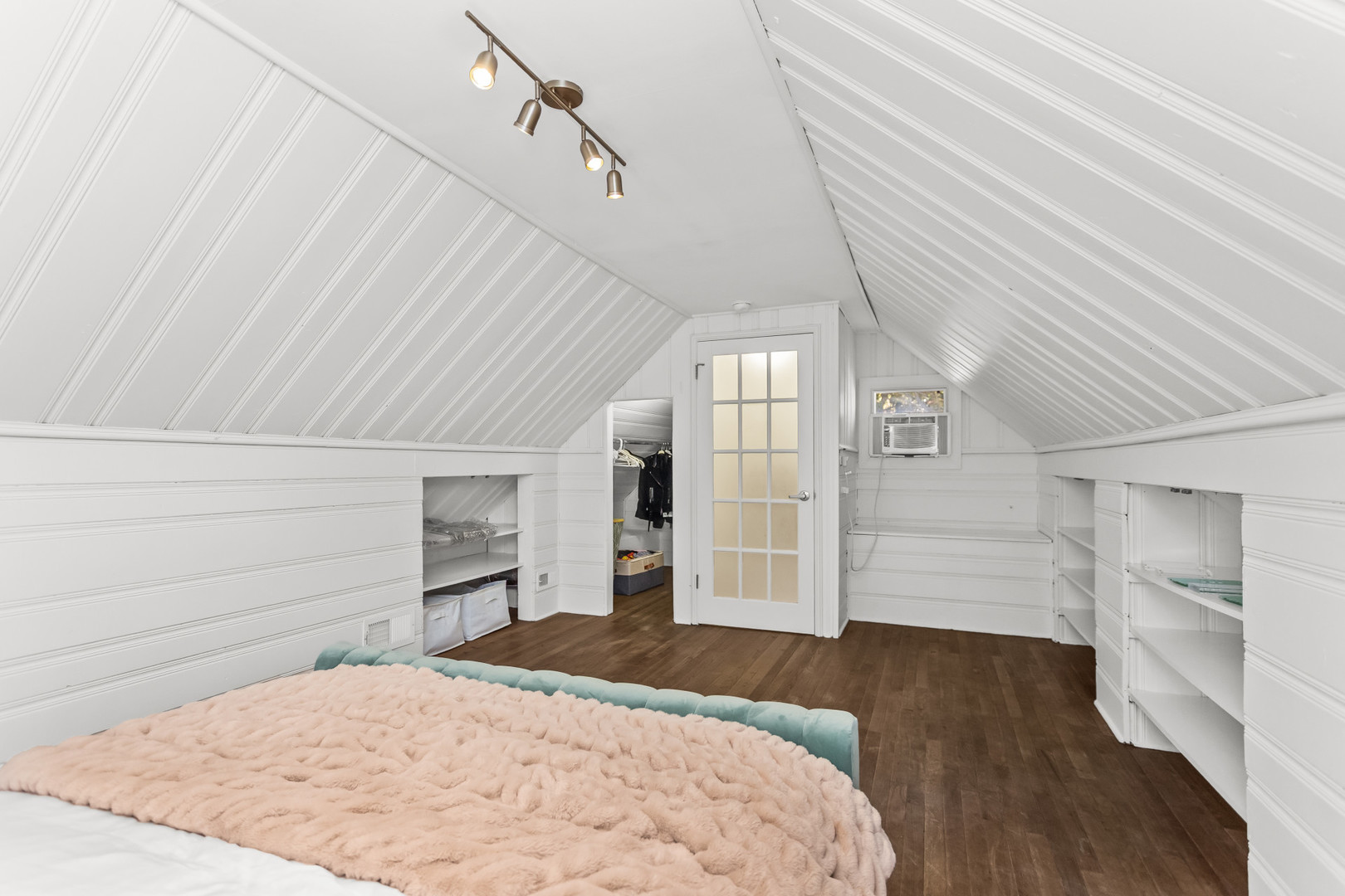 Highland Park, Illinois 60035, United States, 2 Bedrooms Bedrooms, ,2 BathroomsBathrooms,Residential,Active,228570