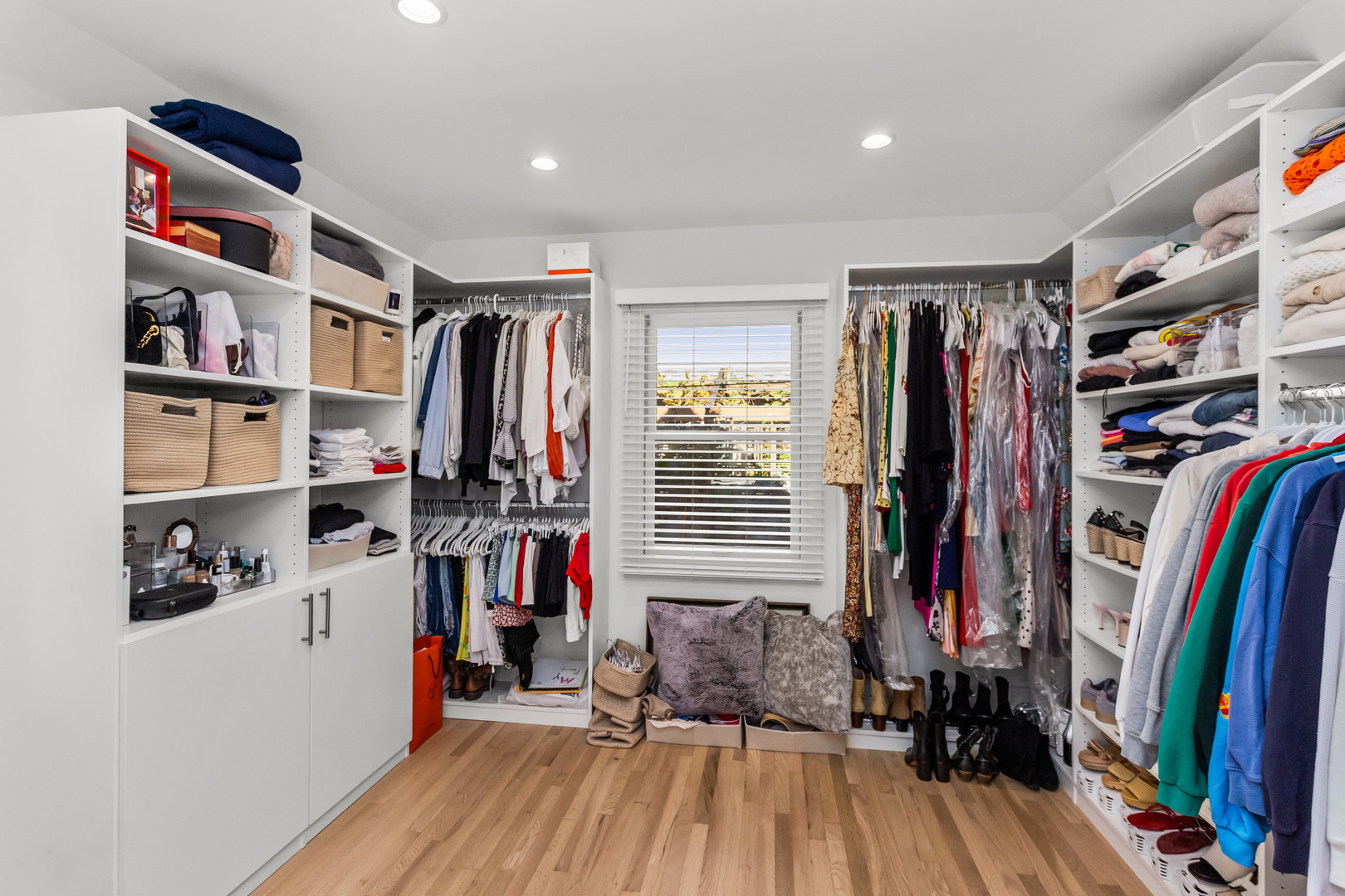 Highland Park, Illinois 60035, United States, 2 Bedrooms Bedrooms, ,2 BathroomsBathrooms,Residential,Active,228570