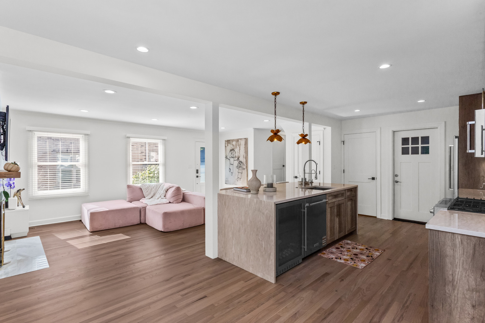 Highland Park, Illinois 60035, United States, 2 Bedrooms Bedrooms, ,2 BathroomsBathrooms,Residential,Active,228570